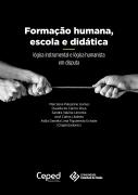 A capa de fundo preto apresenta um cabo de guerra em que ambos os lados disputam entre a lógica instrumental (do lado esquerdo segurando com as duas mãos) e o lado humanista (lado direito, que está com uma das mãos). Acima o título do livro: formação humana, escola e didática: lógica instrumental e lógica humanista em disputa. No centro aparecem os nomes dos organizadores e abaixo do lado esquerdo o logo do CEPED e do lado direito o logo da UEG.